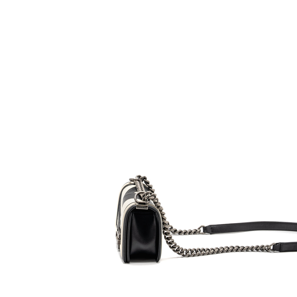 chanel-small-boy-bag-chevron-lambskin-white-black-shw