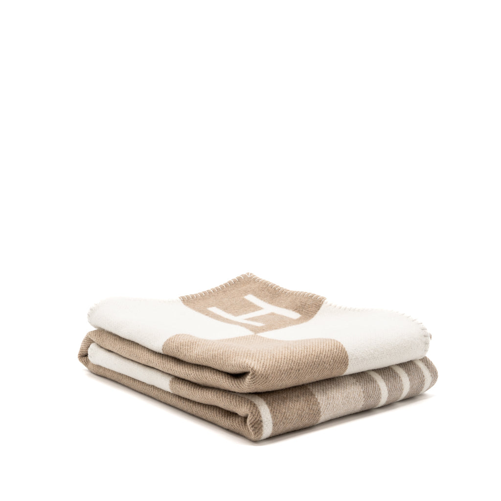 hermes-avalon-thrown-blanket-ecru-natural