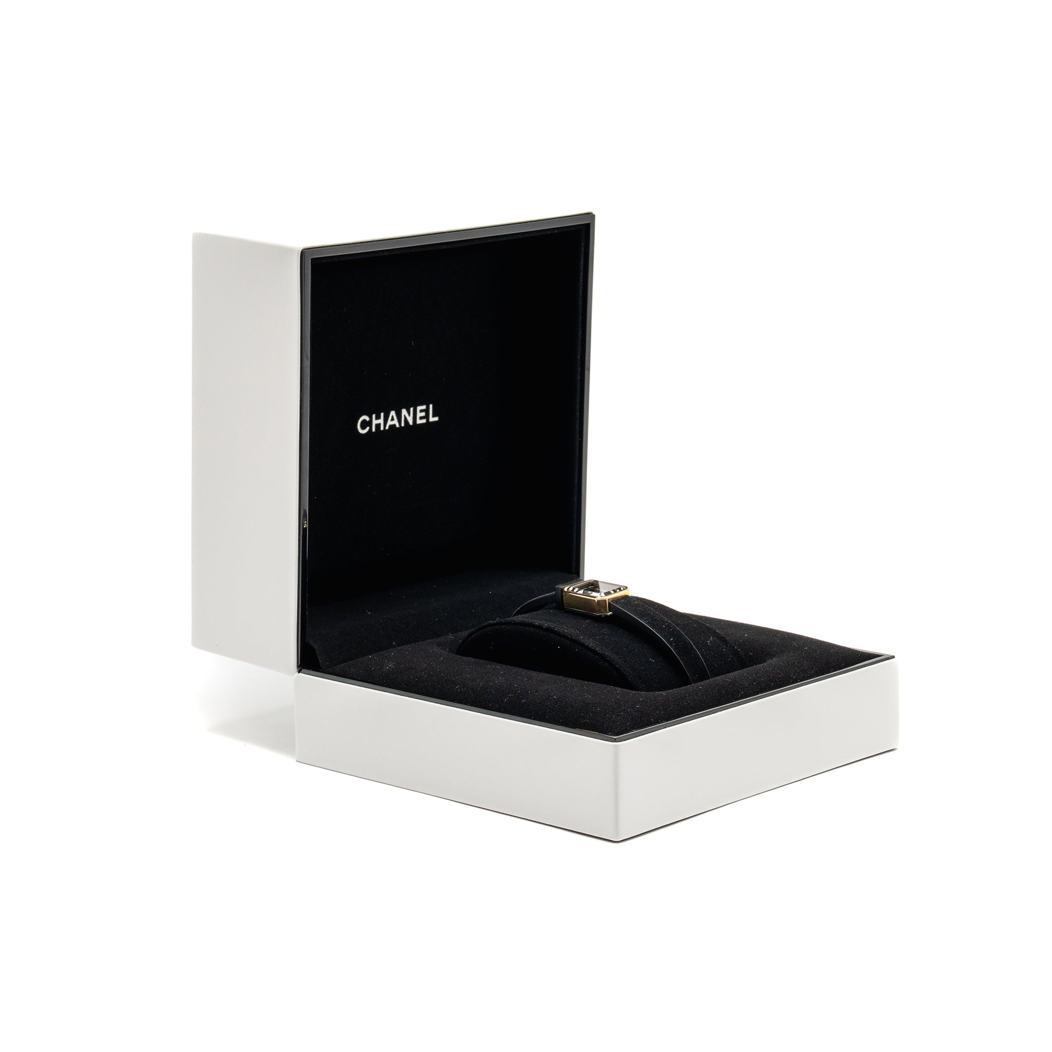 chanel-prTrevaliee-ribbon-watch-yellow-gold-titanium-black-lacquer-dial