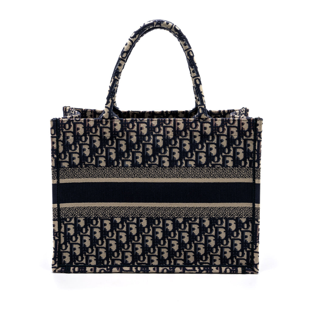 dior-medium-book-tote-blue-dior-oblique-embroidery-1