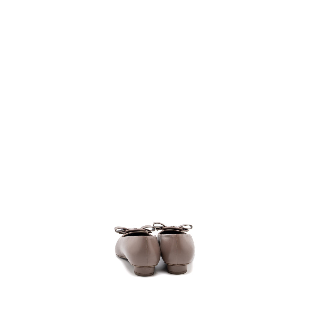 ferragamo-size-7-viva-ballerinas-nappa-calfskin-grey