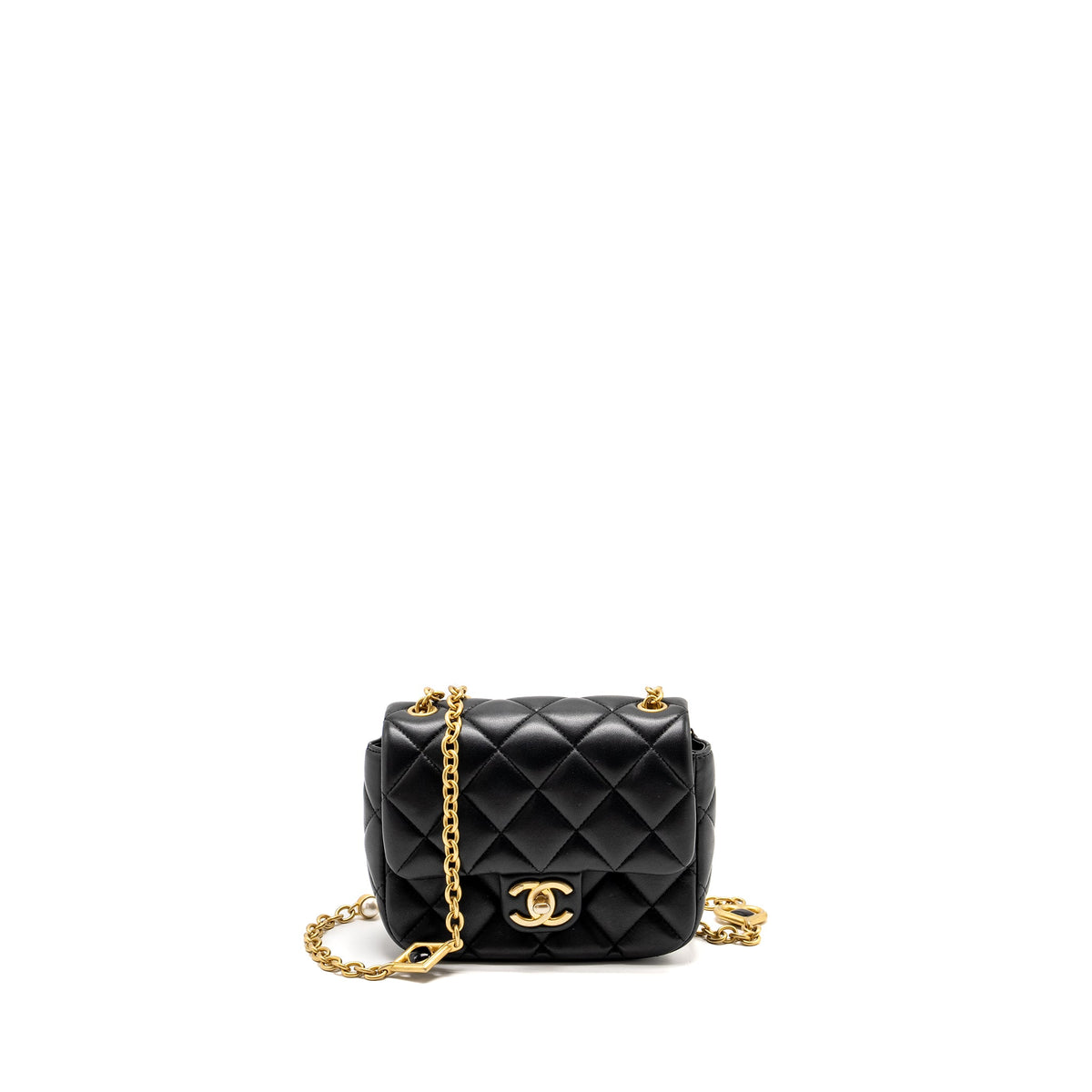 chanel-flap-bag-black-with-pearl-chain