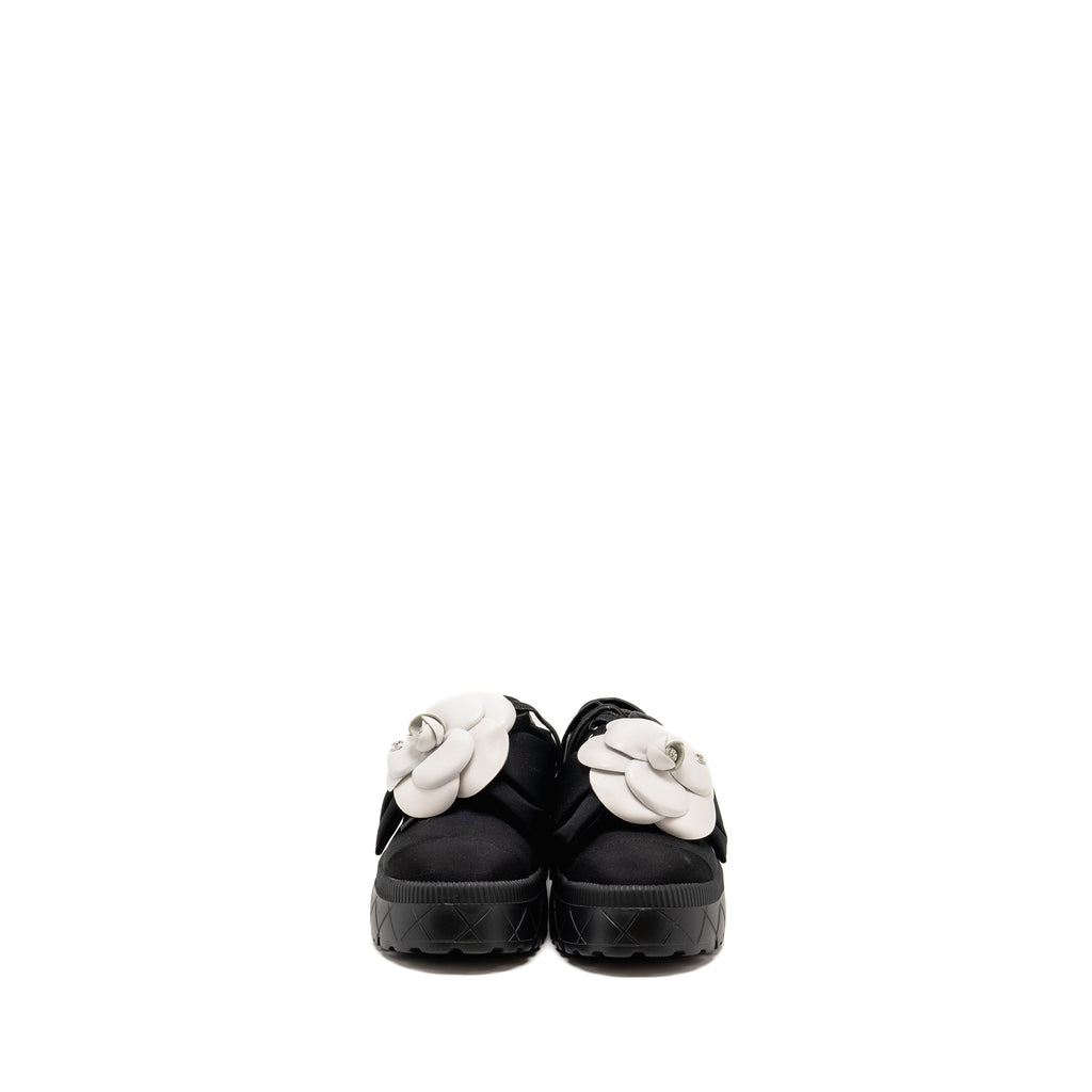 chanel-size-37-camellia-loafer-black-white-copy