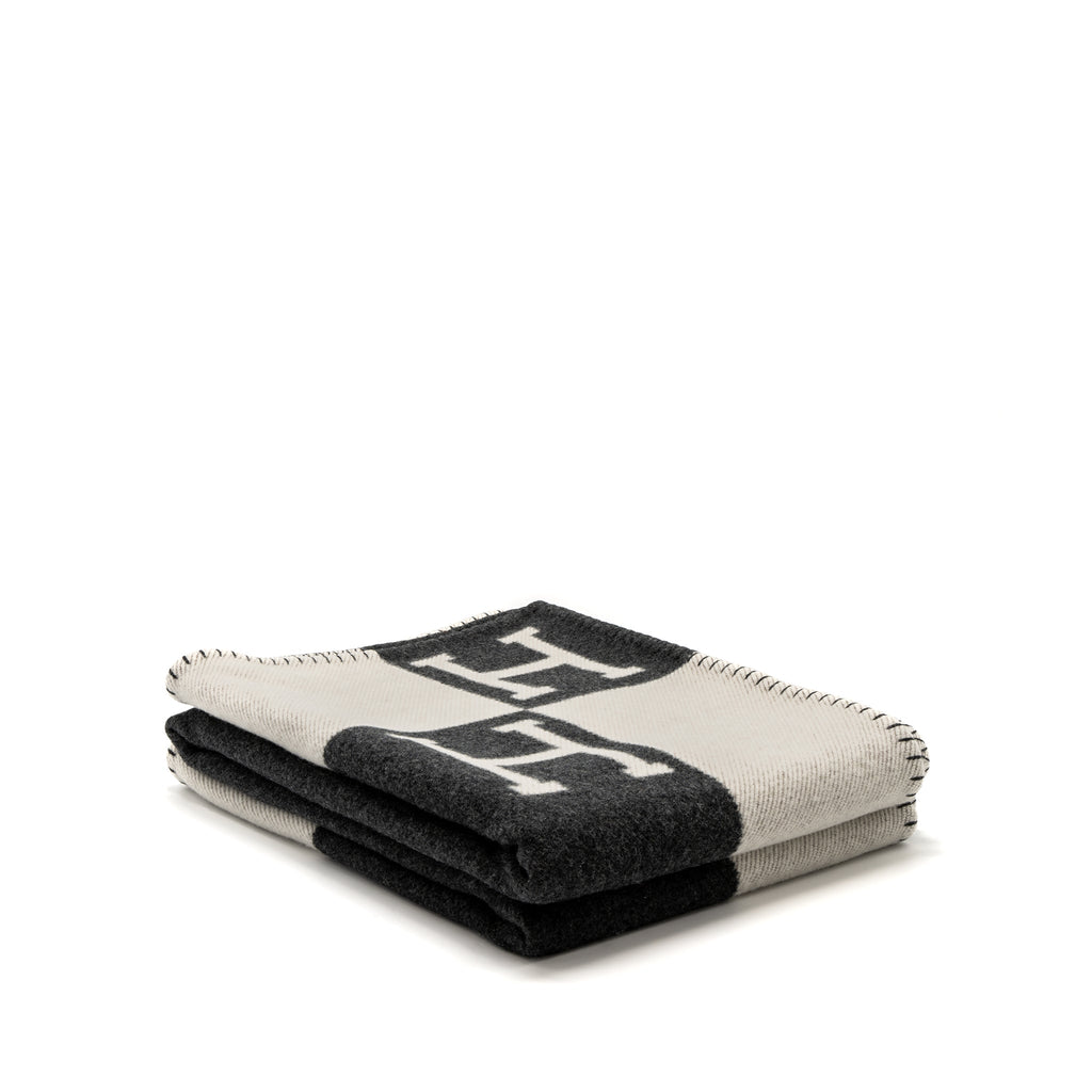 hermes-avalon-throw-blanket-ecru-gris-fonce-1