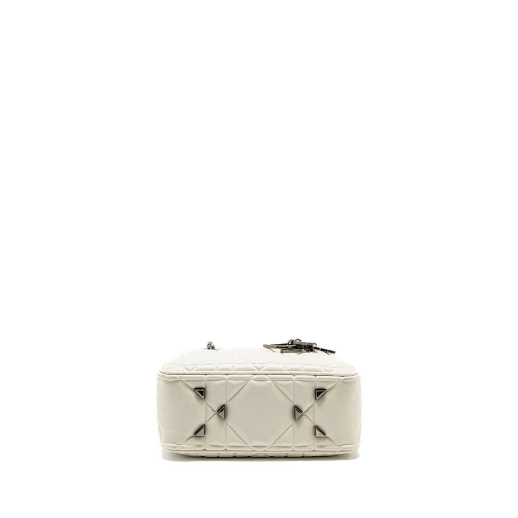 dior-lady-95-22-handbag-lambskin-white-with-black-hardware-copy