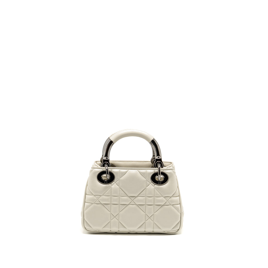 dior-lady-95-22-handbag-lambskin-white-with-black-hardware-copy