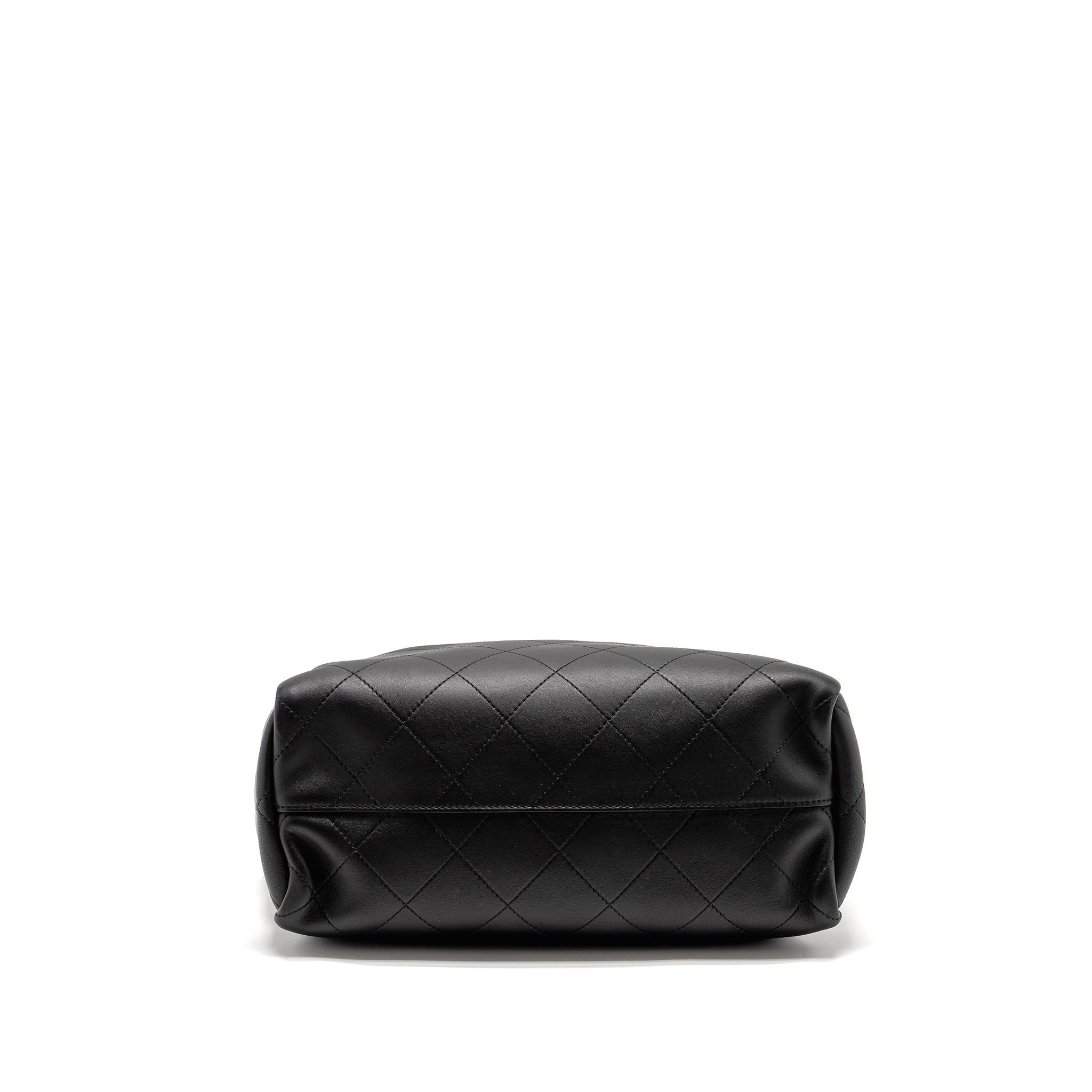 chanel-hampton-tote-bag-lambskin-black-shw