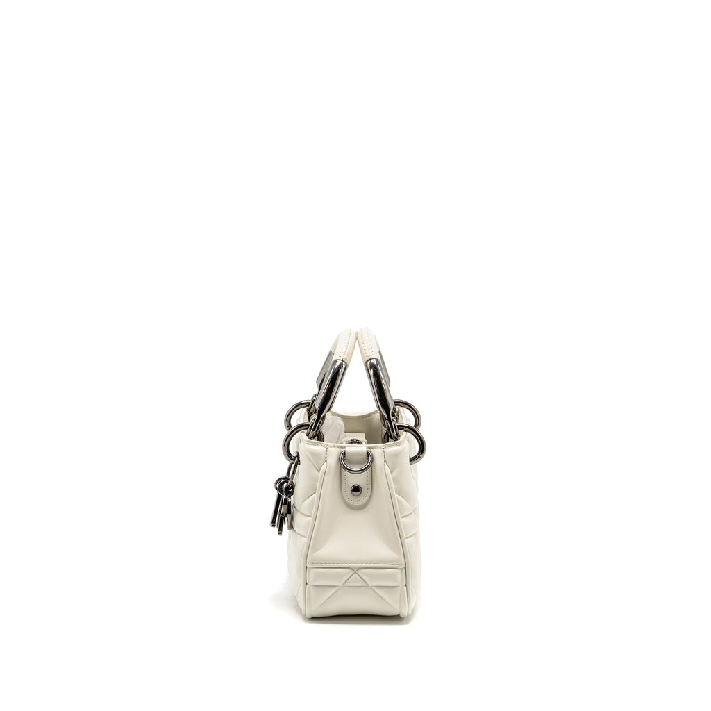 dior-lady-95-22-handbag-lambskin-white-with-black-hardware-copy