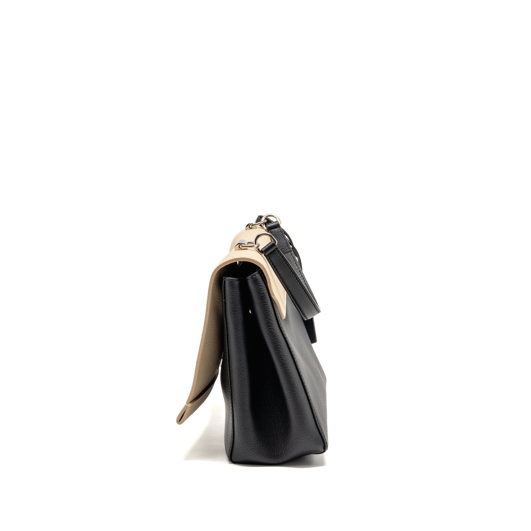 louis-vuitton-lock-me-ii-calfskin-black-vanilla-shw