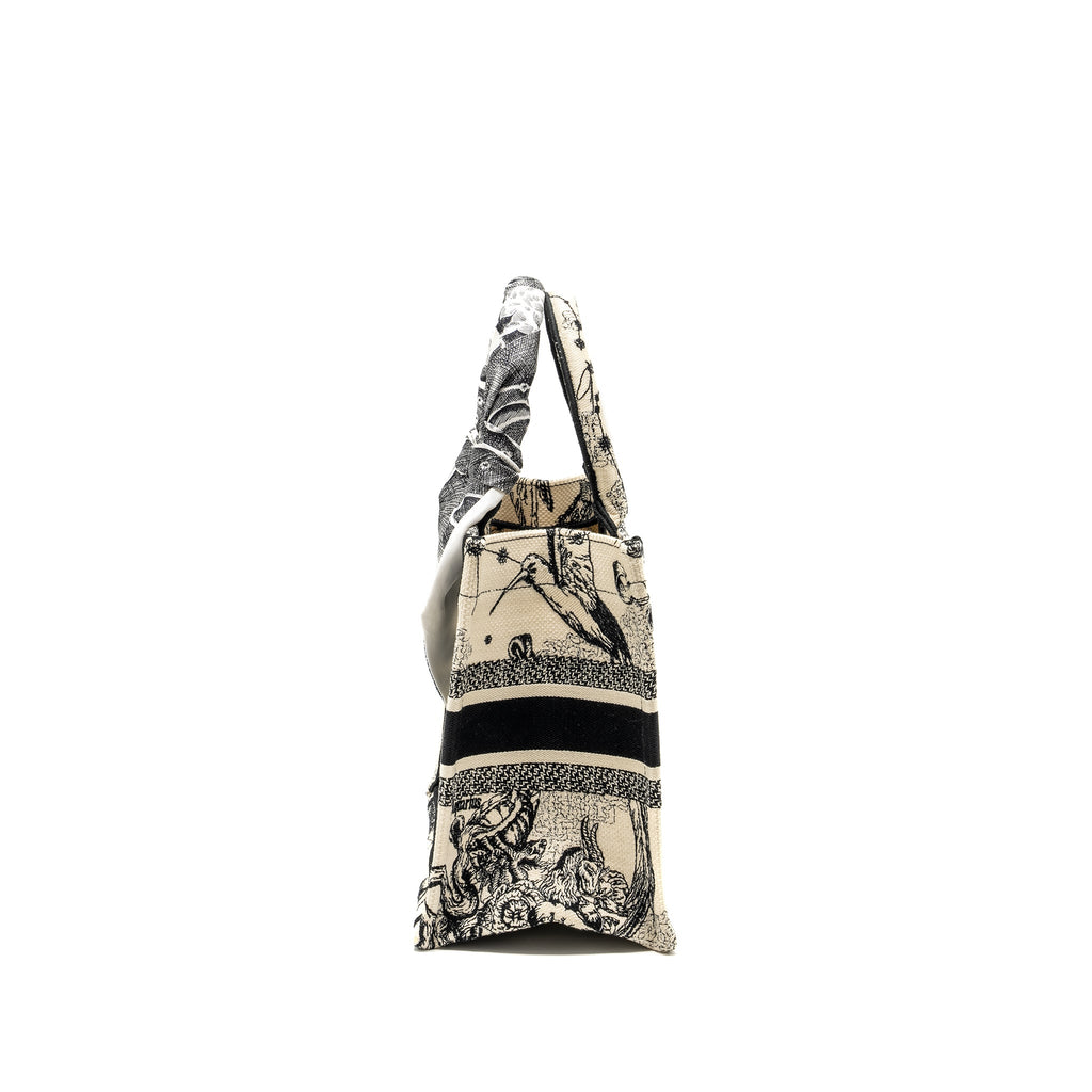 dior-small-book-tote-latte-black-toile-de-jouy-zodiac-embroidery-1
