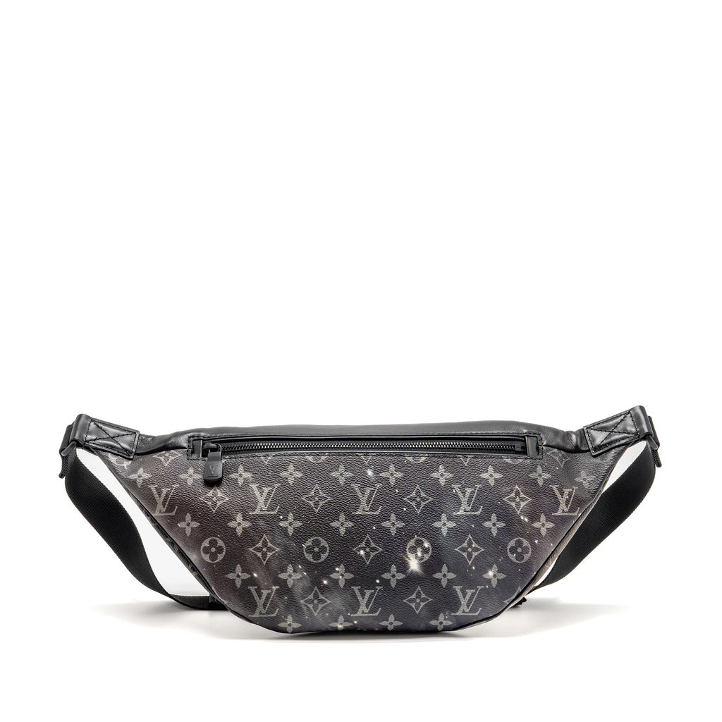 louis-vuitton-discovery-bum-bag-monogram-black-silver-black-hardware
