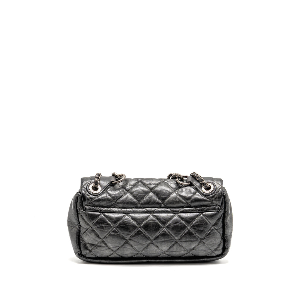 chanel-detailed-chain-single-flap-bag-calfskin-charcoal-grey-shw