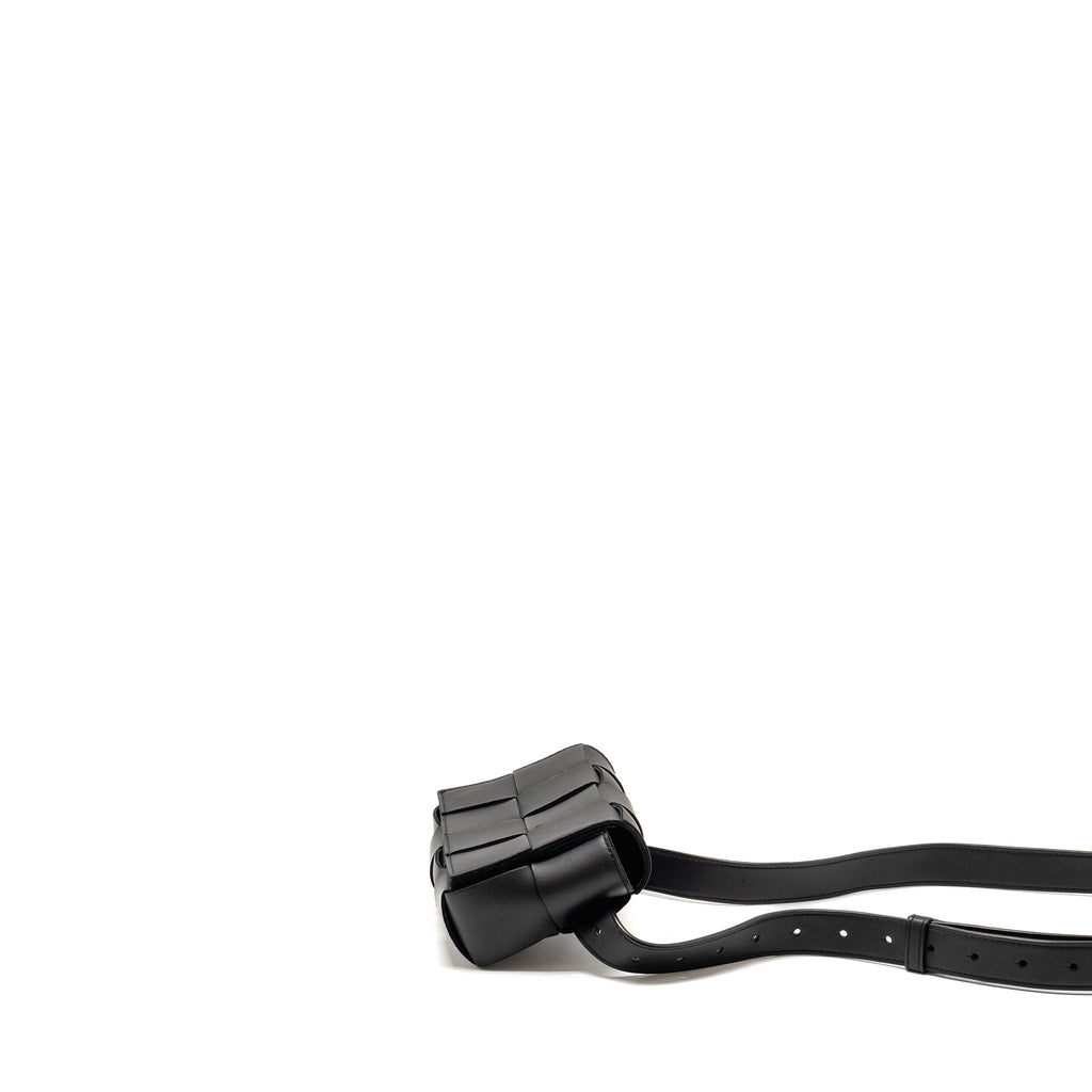 bottega-veneta-cassette-belt-bag-calfskin-black-ghw