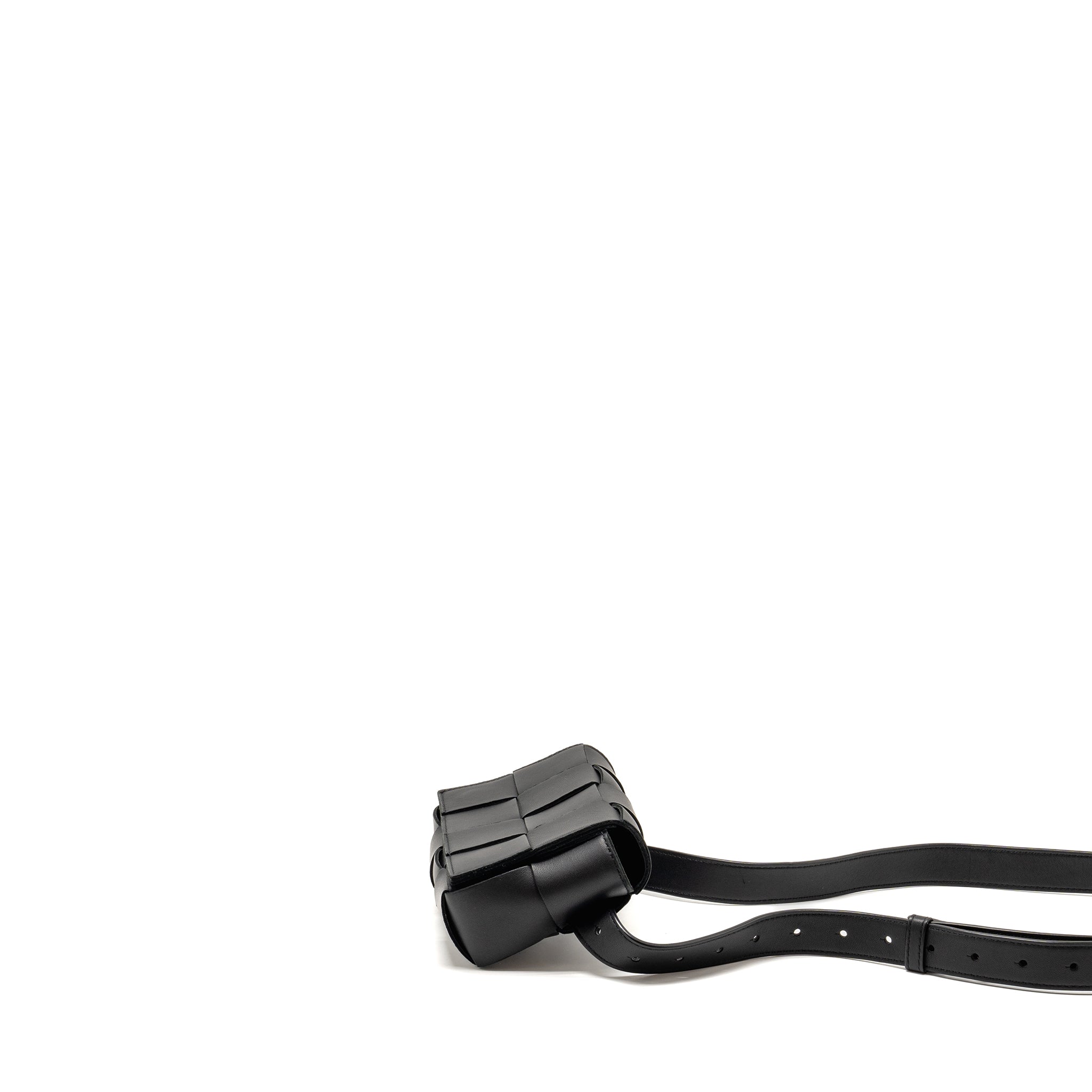 bottega-veneta-cassette-belt-bag-calfskin-black-ghw