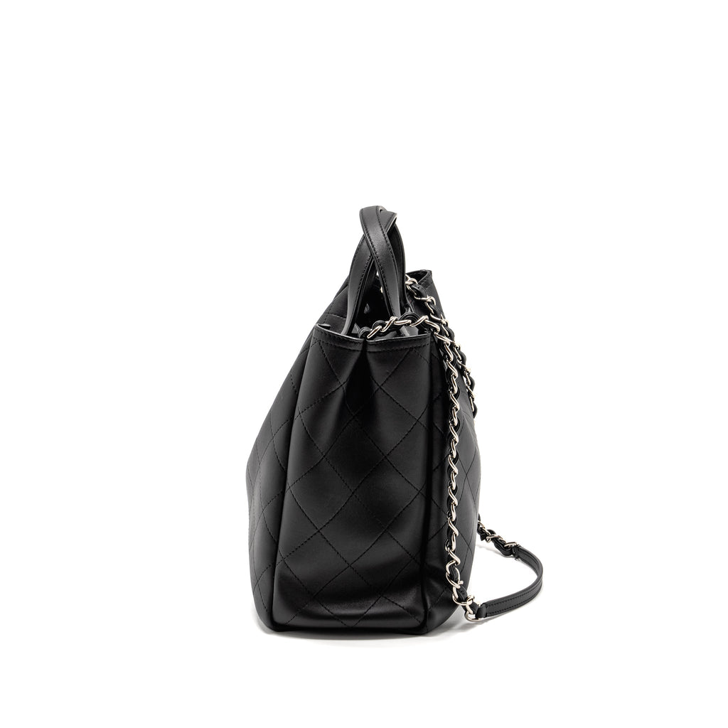chanel-hampton-tote-bag-lambskin-black-shw