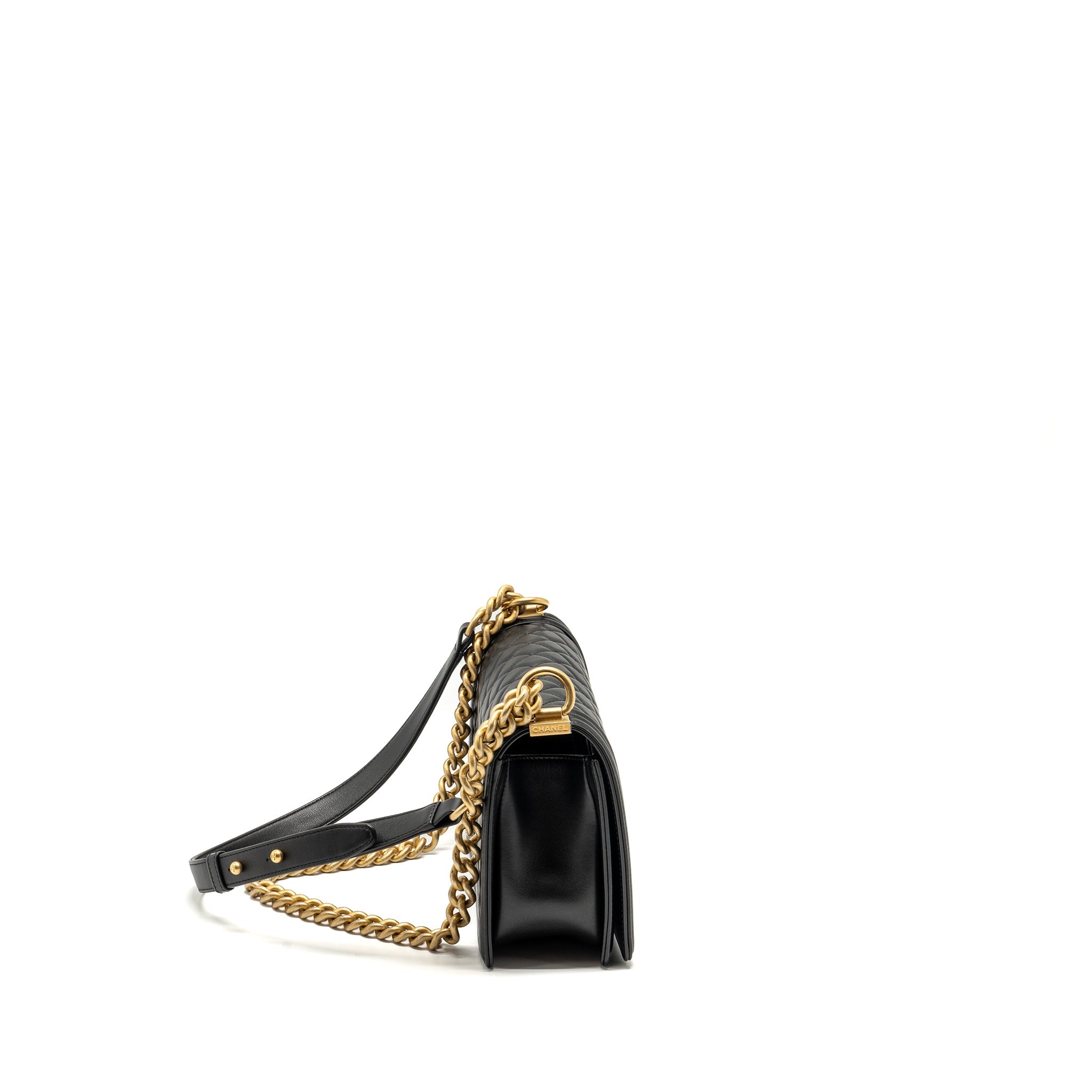 chanel-medium-boy-bag-lambskin-black-ghw