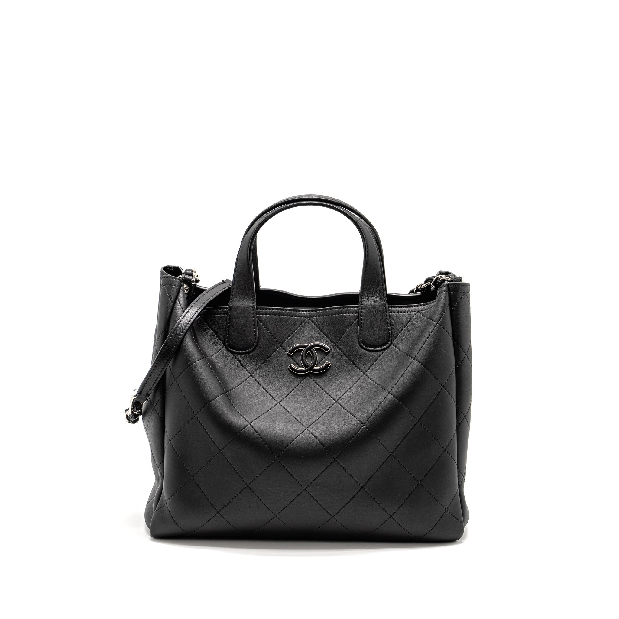 chanel-hampton-tote-bag-lambskin-black-shw