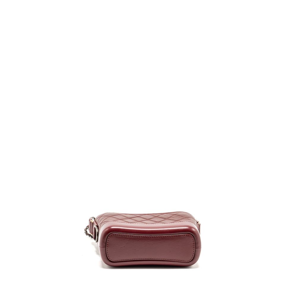 chanel-small-gabrielle-hobo-bag-calfskin-red-multicolour-hardware