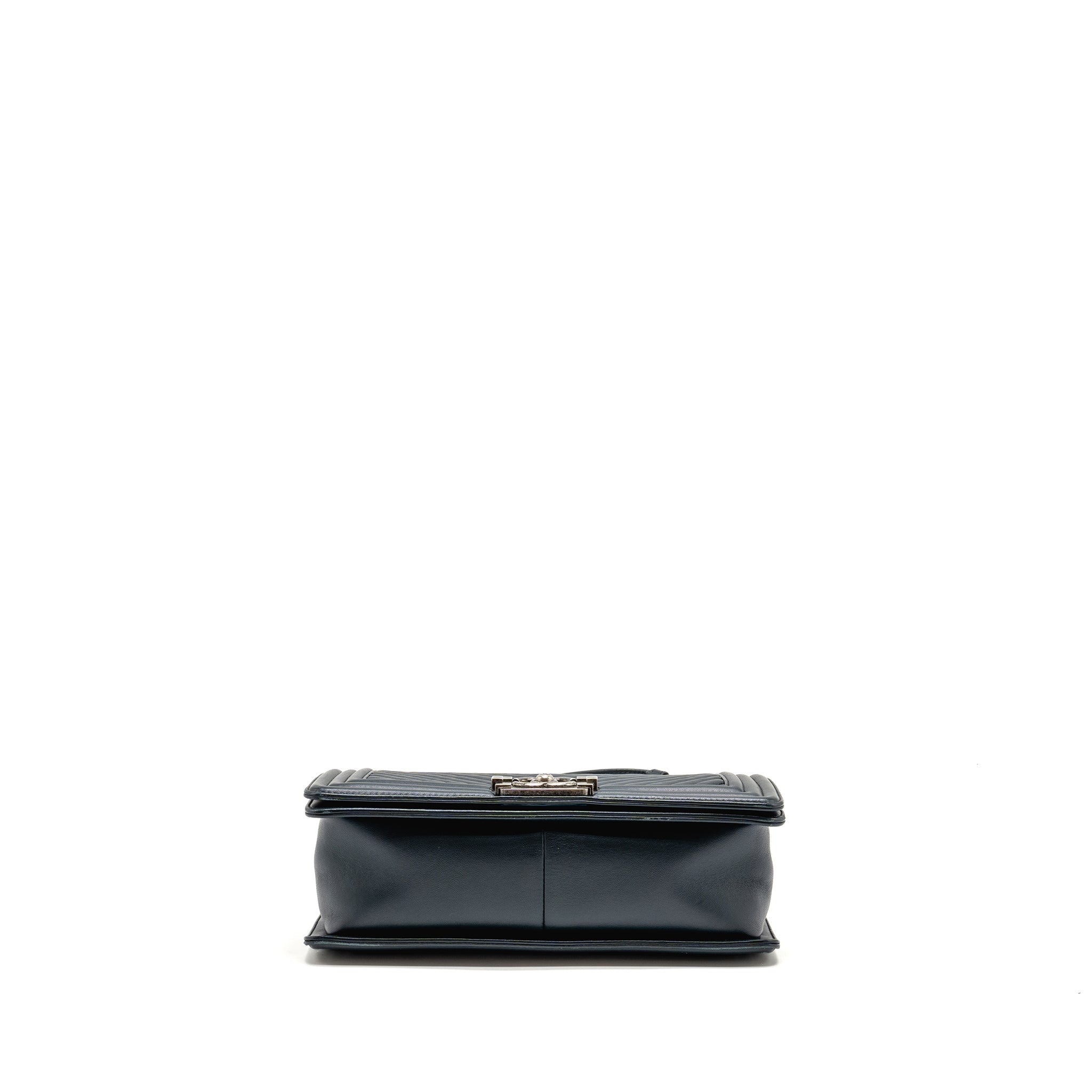 chanel-medium-boy-bag-chevron-lambskin-dark-blue-shw