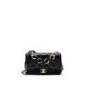 chanel-flap-bag-with-giant-chain
