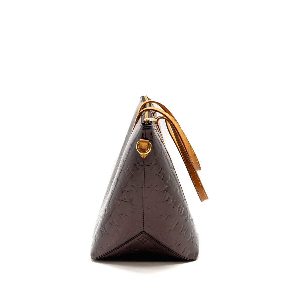 louis-vuitton-vernis-bellevue-bag-petent-amarante-ghw