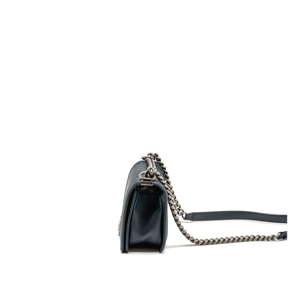 chanel-medium-boy-bag-chevron-lambskin-dark-blue-shw