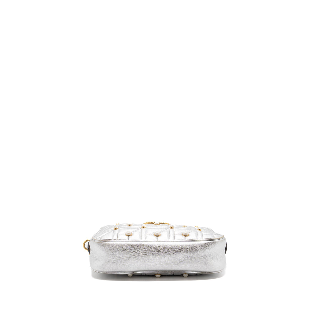 gucci-gg-marmont-camera-bag-with-pearl-leather-silver-ghw