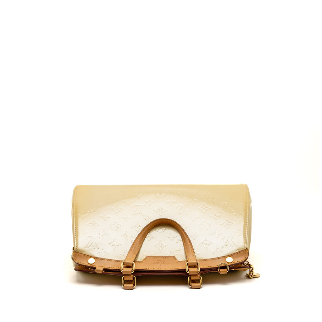 louis-vuitton-vernis-brea-mm-patent-monogram-light-beige-ghw
