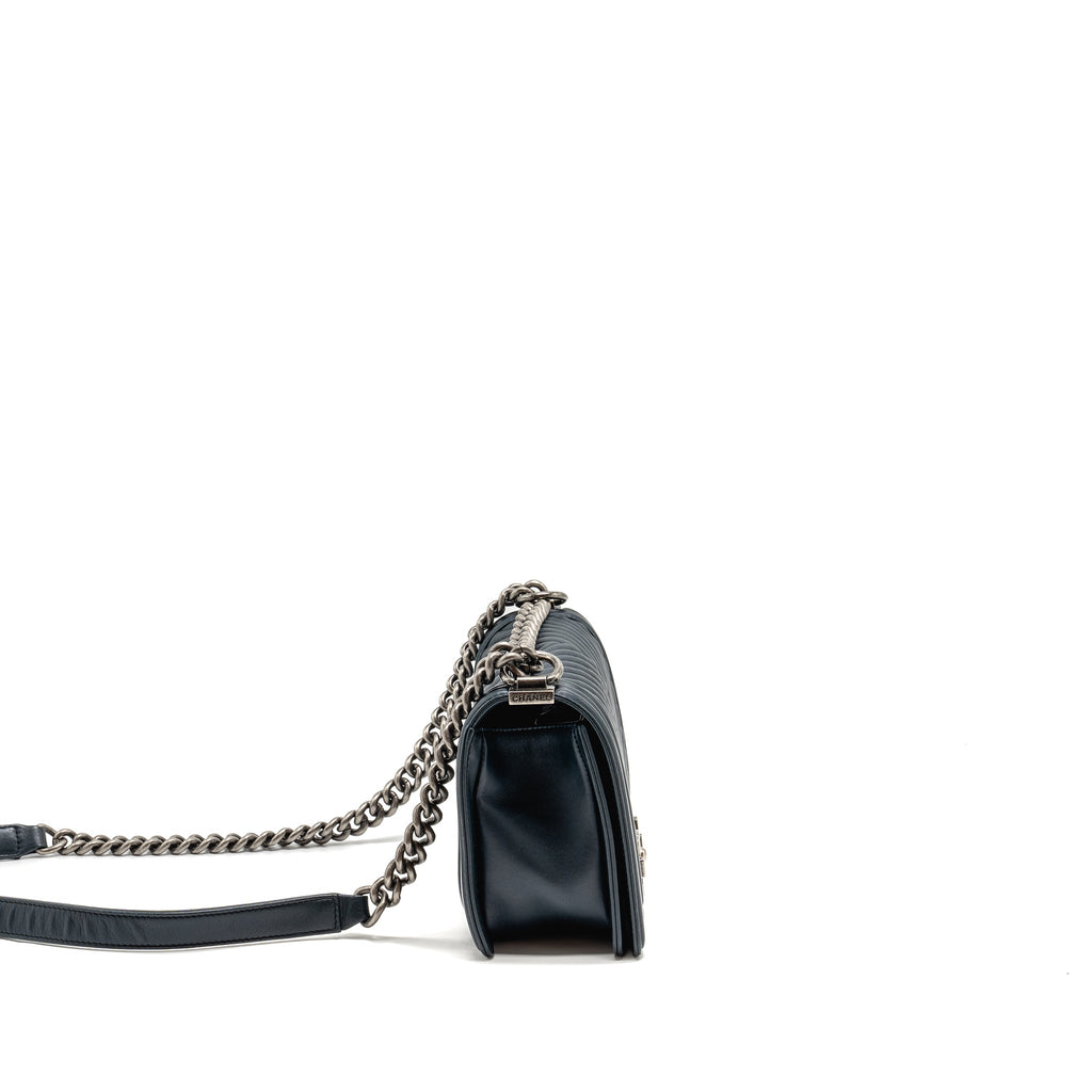 chanel-medium-boy-bag-chevron-lambskin-dark-blue-shw