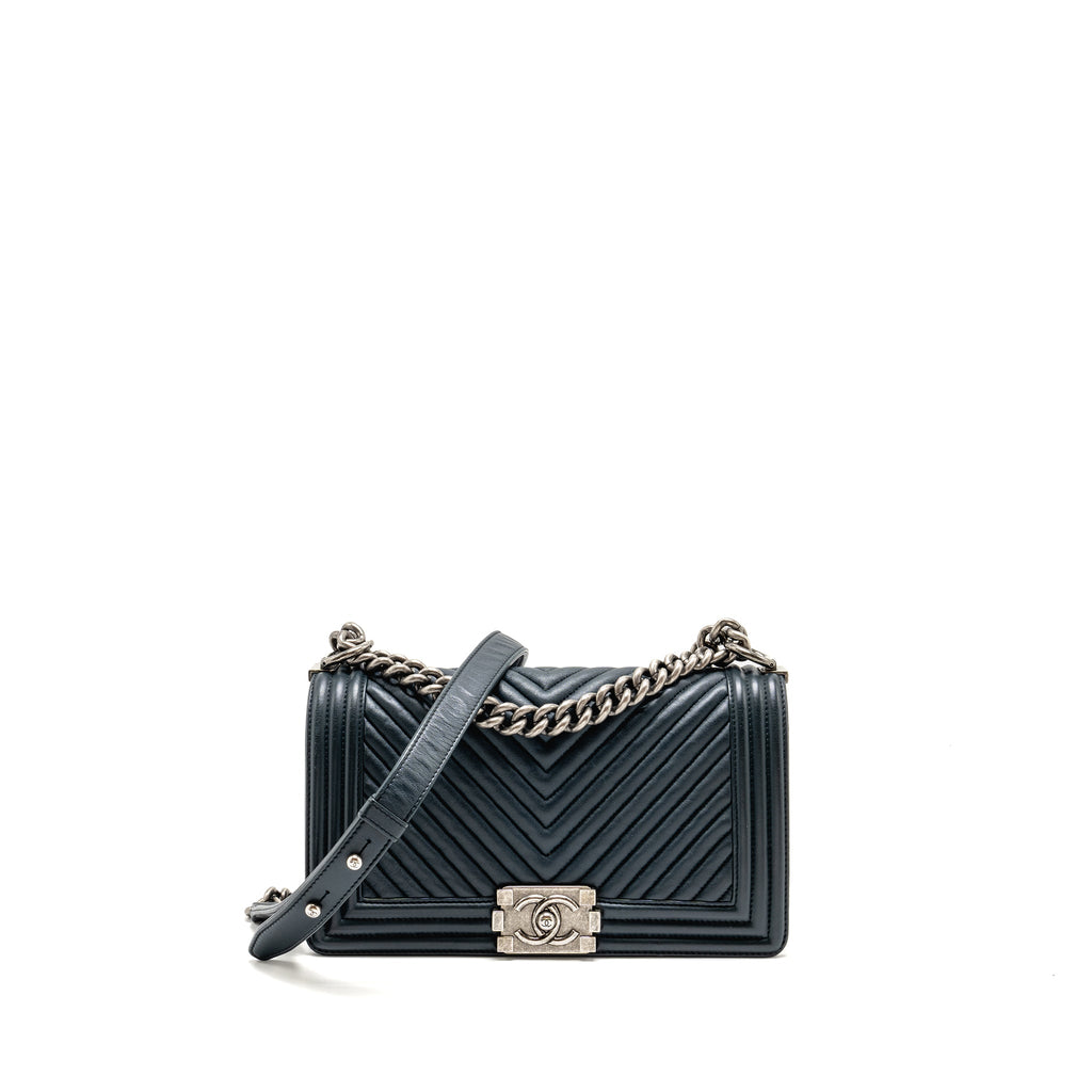chanel-medium-boy-bag-chevron-lambskin-dark-blue-shw