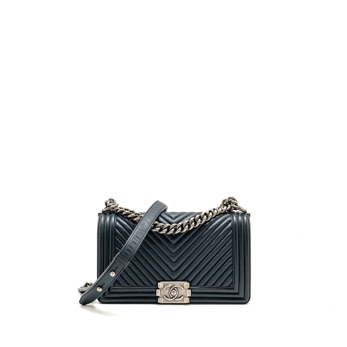 chanel-medium-boy-bag-chevron-lambskin-dark-blue-shw