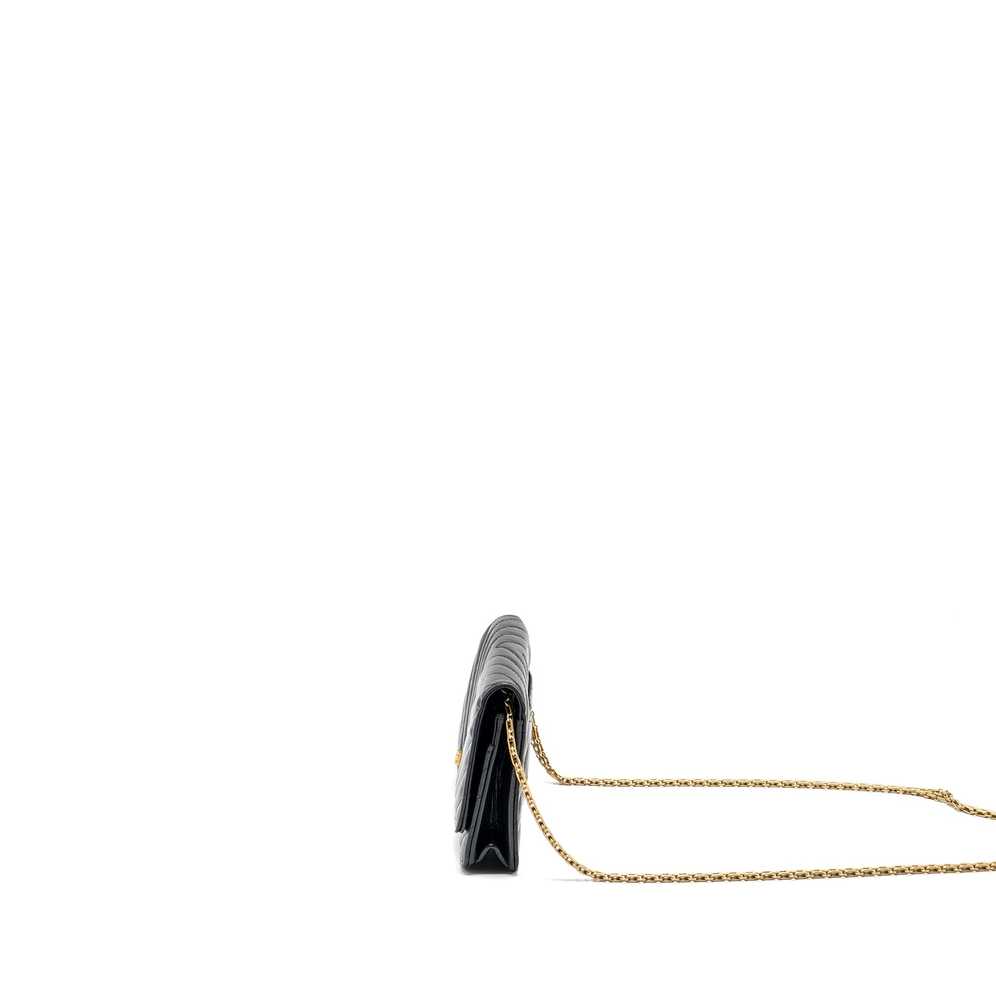 chanel-chevron-2-55-reissue-wallet-on-chain-aged-calfskin-black-ghw-microchip