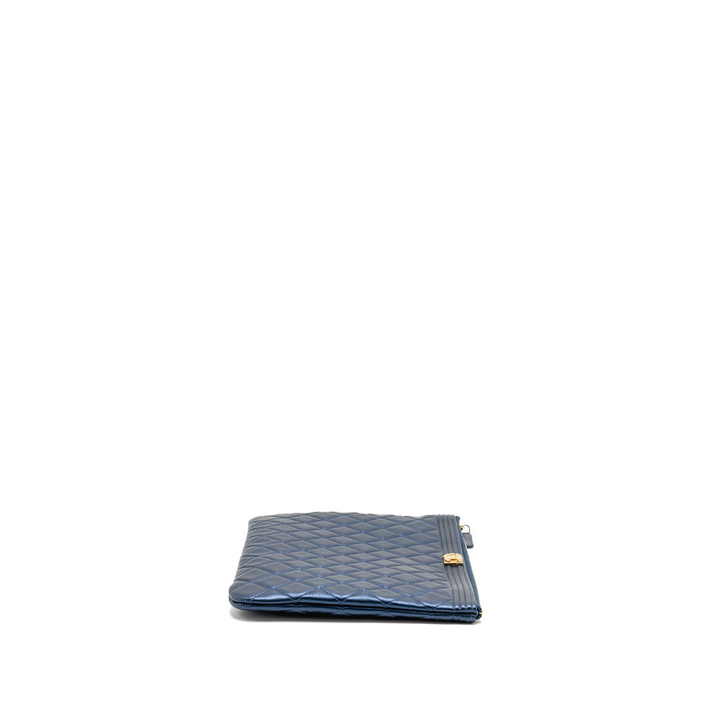 chanel-boy-clutch-calfskin-pearly-blue-ghw