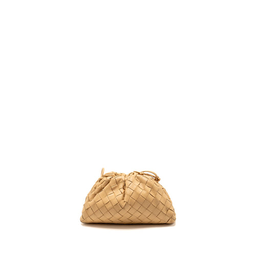 bottega-veneta-mini-pouch-intrecciato-lambskin-beige
