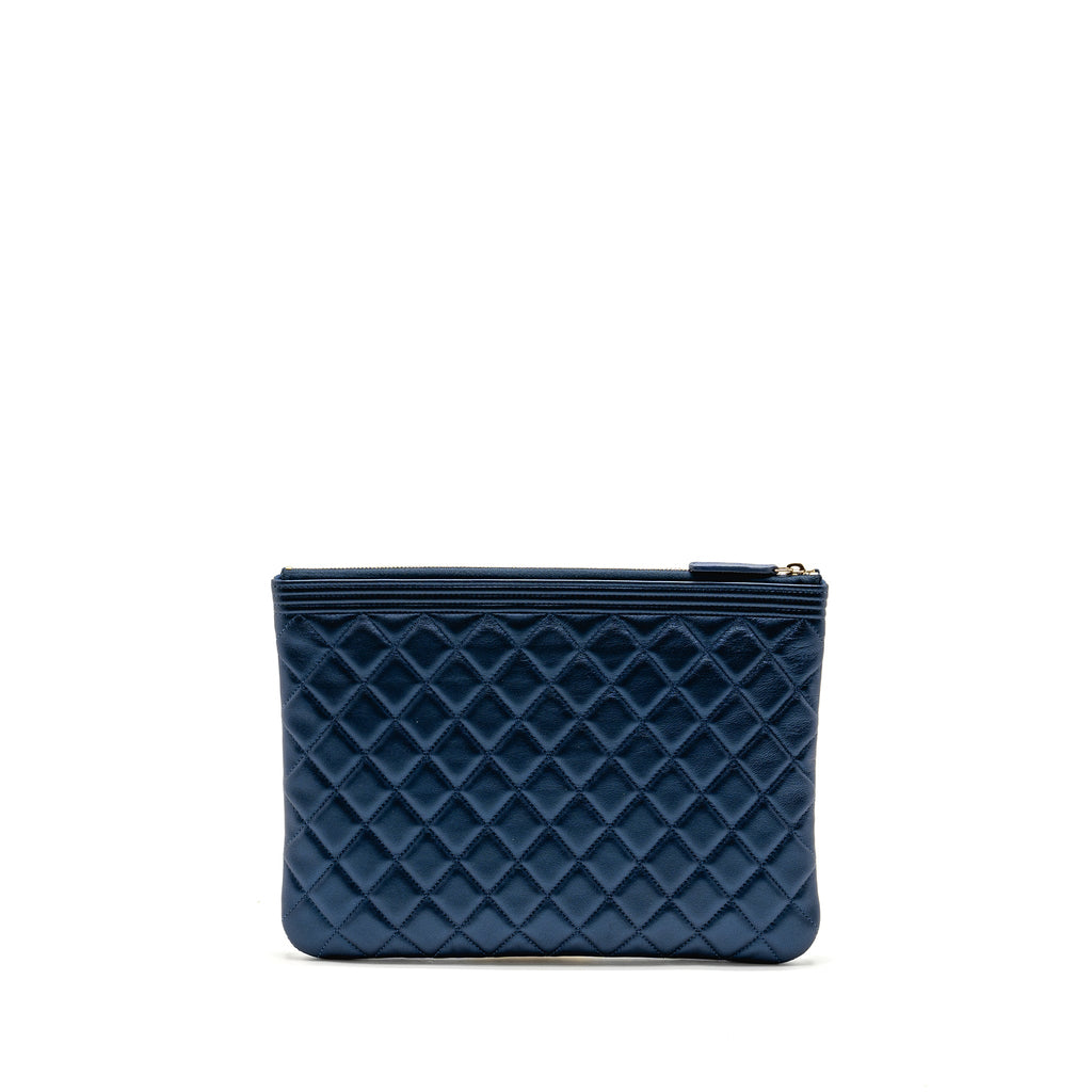 chanel-boy-clutch-calfskin-pearly-blue-ghw