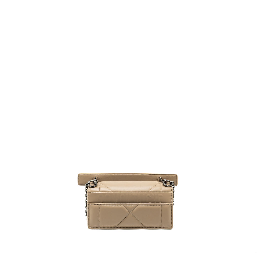 dior-30-montaigne-pouch-with-shoulder-strap-lambskin-beige-black-hardware-copy