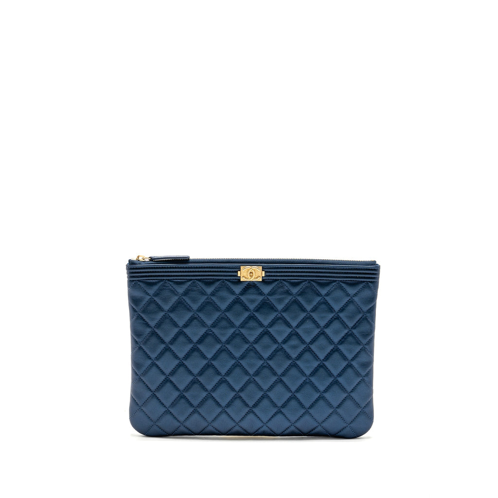 chanel-boy-clutch-calfskin-pearly-blue-ghw