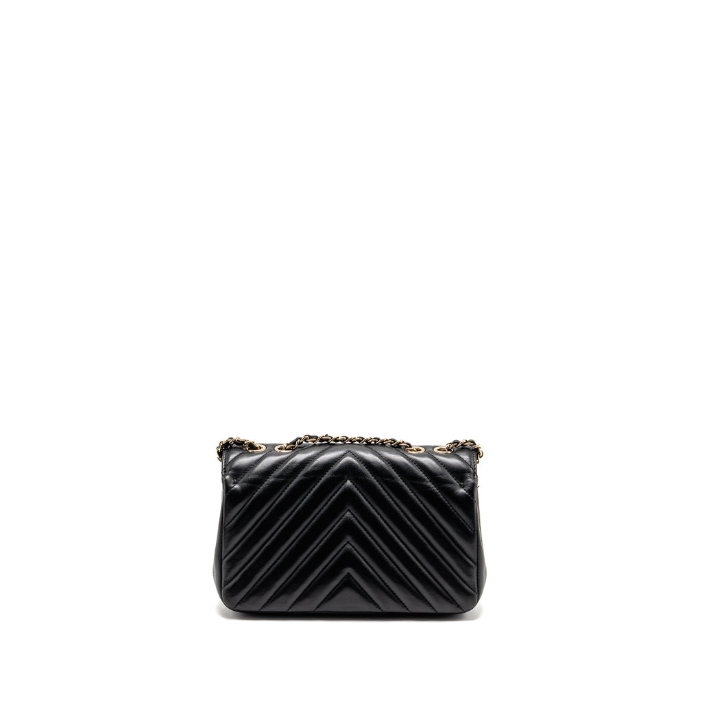 chanel-chevron-flap-bag-lambskin-black-lghw
