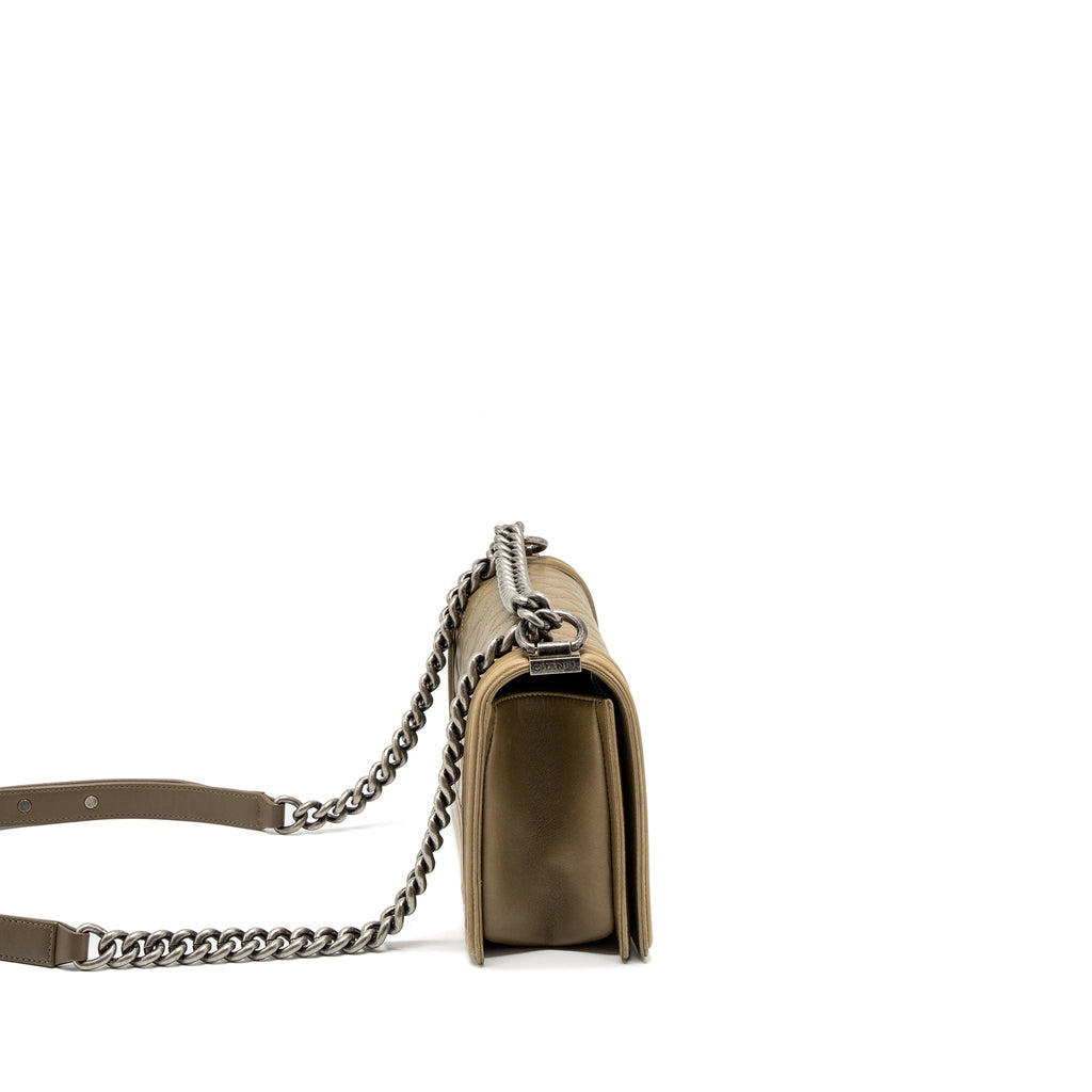 chanel-medium-boy-bag-lambskin-green-ruthenium-hardware