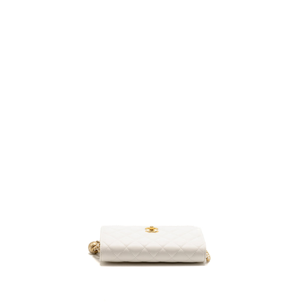 chanel-pearl-crush-wallet-on-chain-lambskin-white-ghw-microchip-3