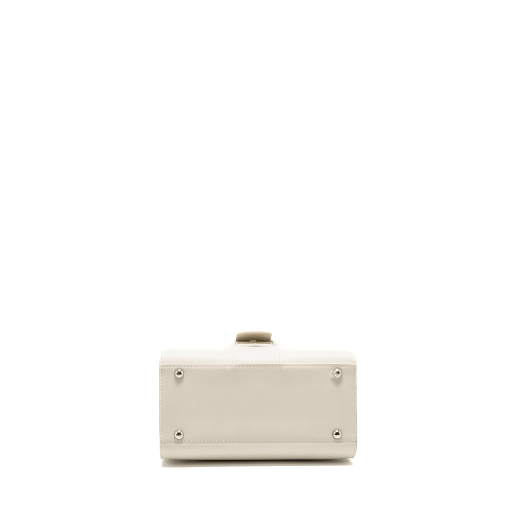delvaux-white