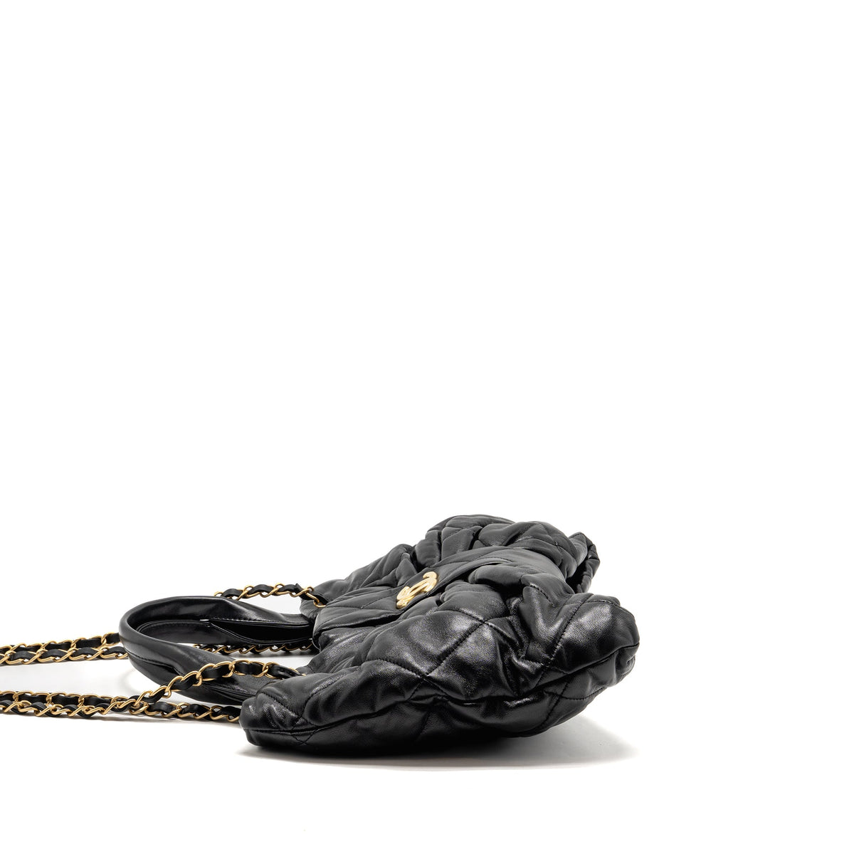chanel-25k-medium-bow-bag-lambskin-black-ghwmicrochip