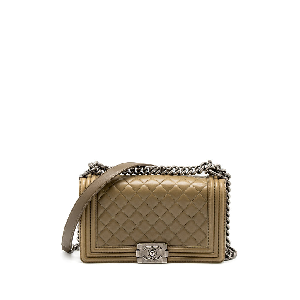 chanel-medium-boy-bag-lambskin-green-ruthenium-hardware