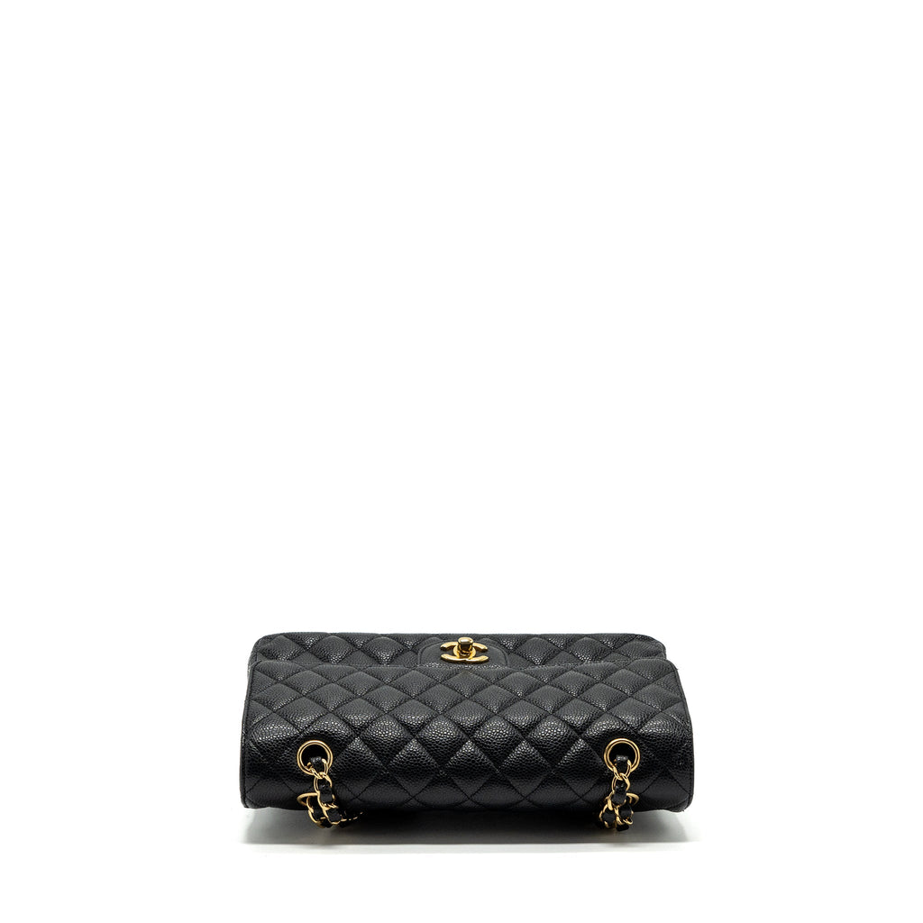 chanel-meedium-classic-double-flap-bag-caviar-black-ghw