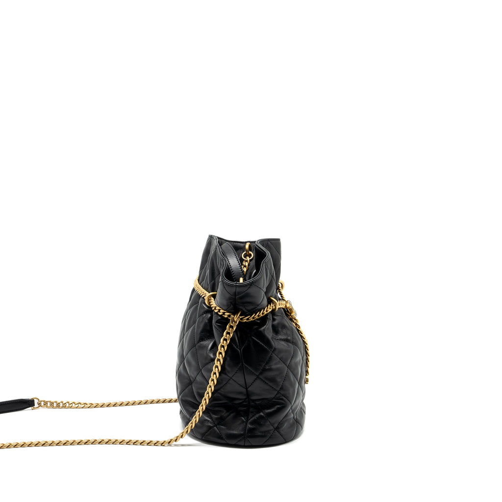 chanel-22p-drawstring-bucket-bag-lambskin-black-ghwmicrochip