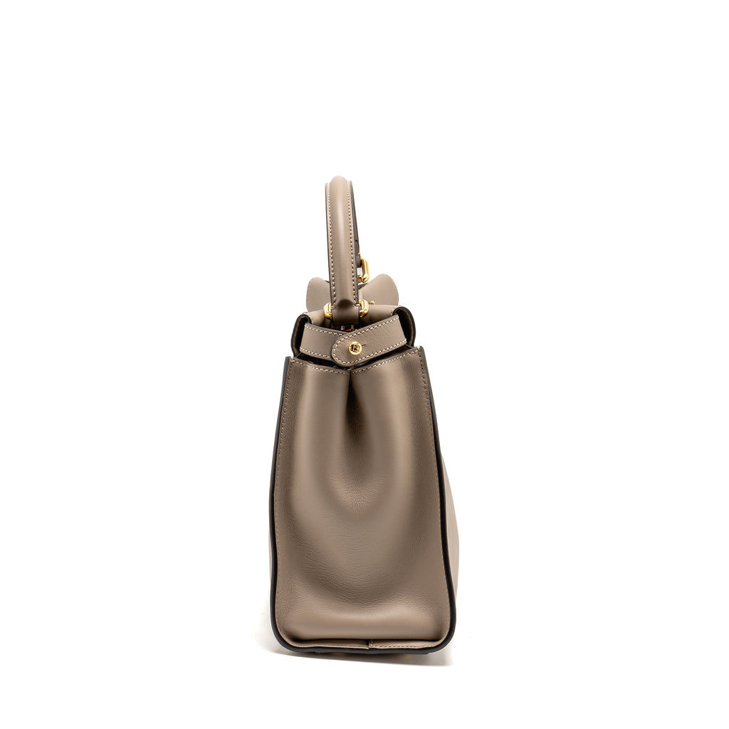 fendi-medium-peekaboo-bag-calfskin-beige-ghw