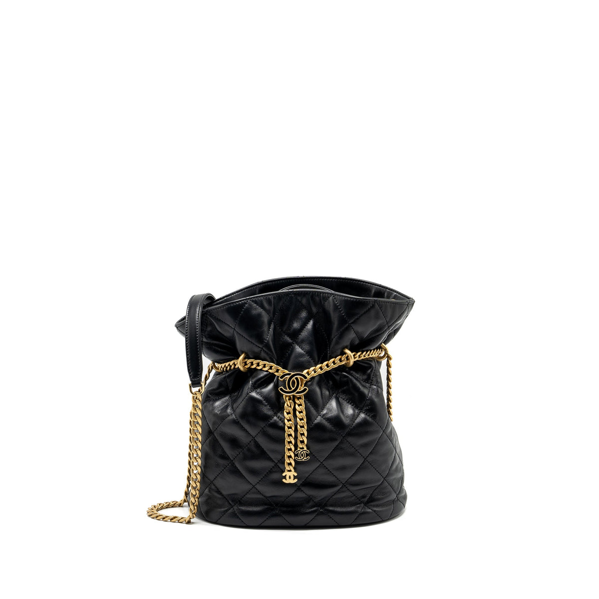 chanel-22p-drawstring-bucket-bag-lambskin-black-ghwmicrochip