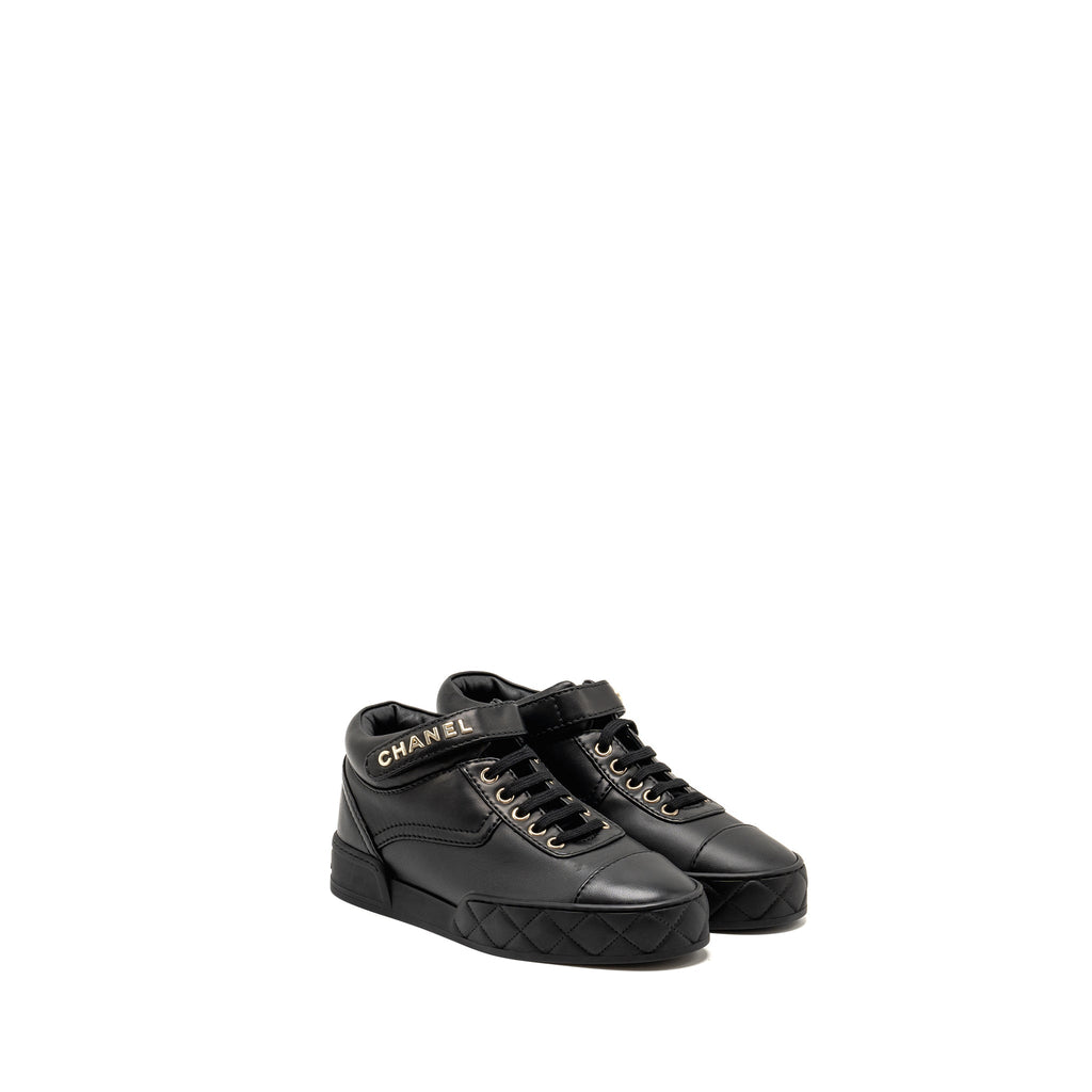 chanel-size-37-5-23a-letter-logo-sneakers-lambskin-black-lghw-copy-1