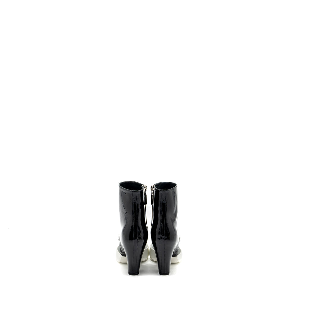 chanel-size-36-ankle-boots-patent-leather-black-white