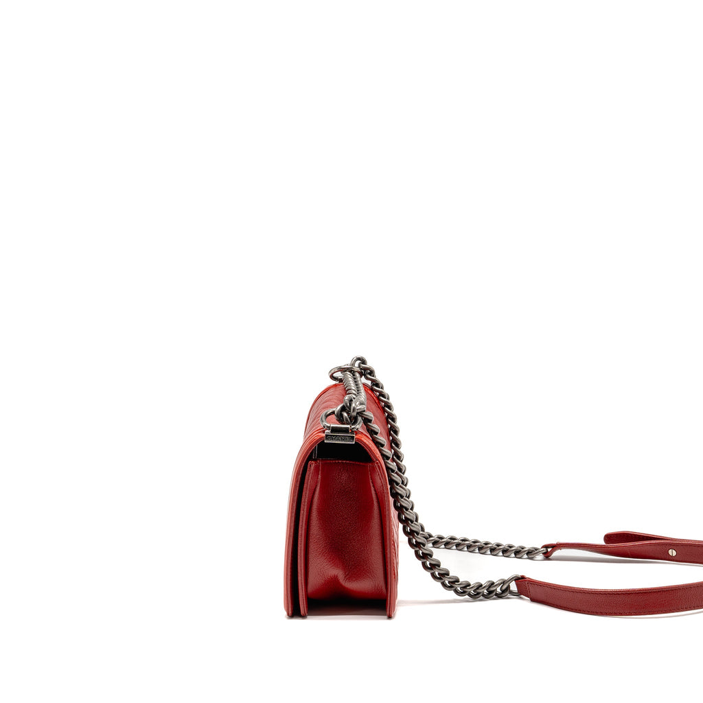 chanel-medium-boy-bag-calfskin-patent-red-ruthenium-silver-hardware